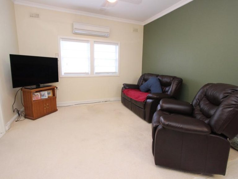 118 Kitchener Road, Temora NSW 2666 - photo 11