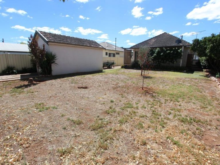 118 Kitchener Road, Temora NSW 2666 - photo 15