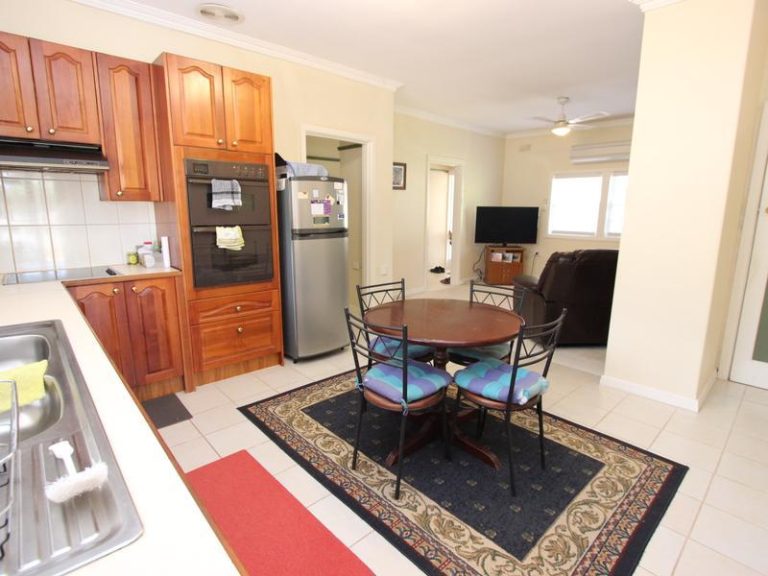 118 Kitchener Road, Temora NSW 2666 - photo 4