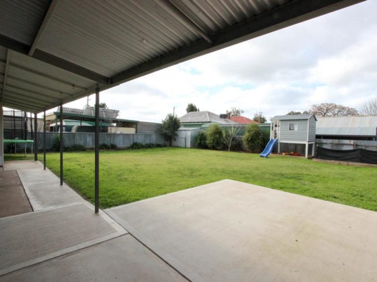 89 Crowley Street, Temora NSW 2666 - photo 2