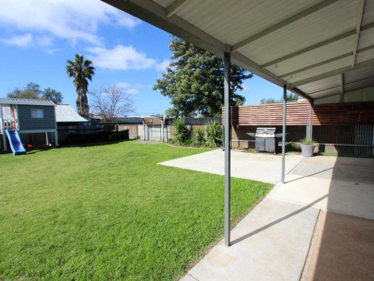 89 Crowley Street, Temora NSW 2666 - photo 8