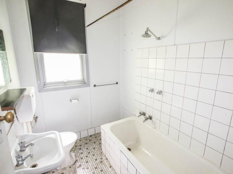 13 Flood Street, Narrandera NSW 2700 - photo 6