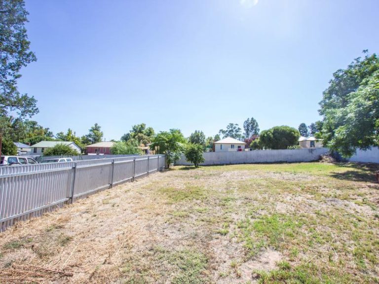 13 Flood Street, Narrandera NSW 2700 - photo 8