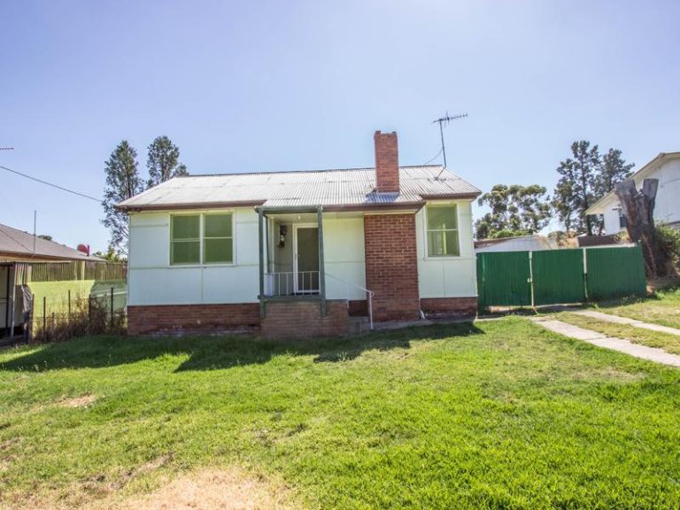 13 Flood Street, Narrandera NSW 2700 - McGrath Riverina
