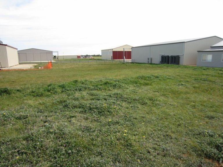 74 Airport Street, Temora NSW 2666 - photo 5