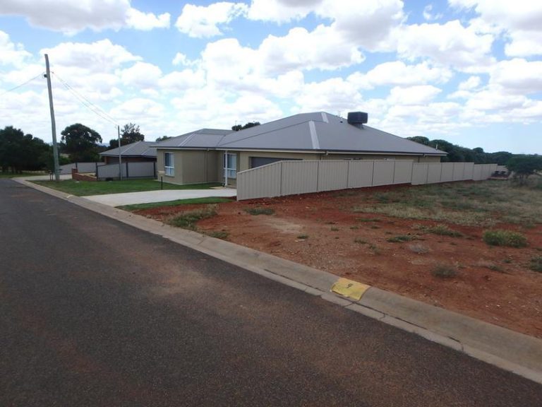 9 Joffre Street, Temora NSW 2666 - photo 3