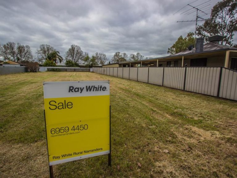 15 Dundas Street, Narrandera NSW 2700 - photo 2