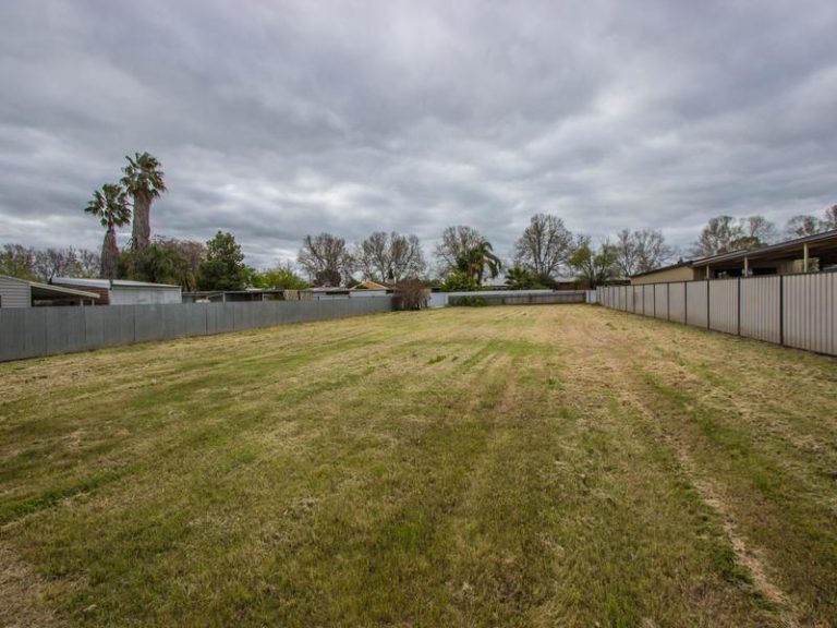15 Dundas Street, Narrandera NSW 2700 - photo 3