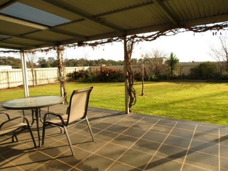 9 Brampton Street, Temora NSW 2666 - photo 2