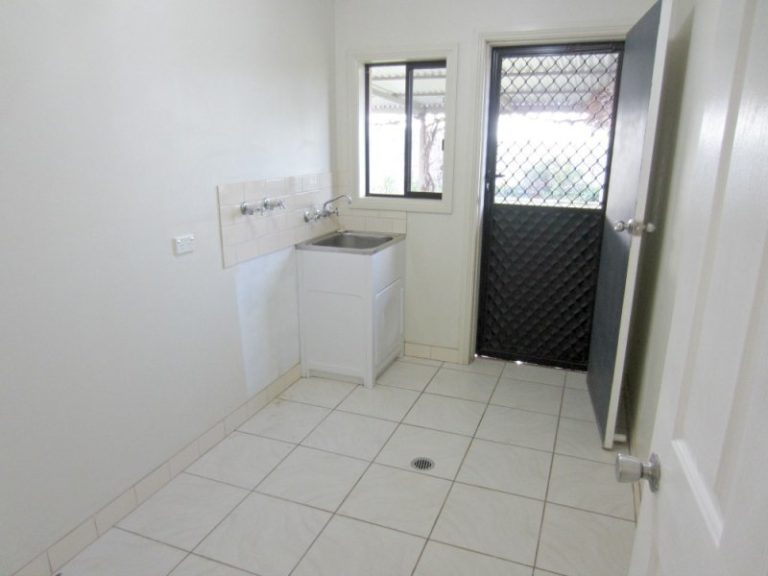 9 Brampton Street, Temora NSW 2666 - photo 10