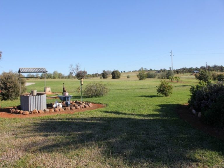 8 Evatt Street, Temora NSW 2666 - photo 16