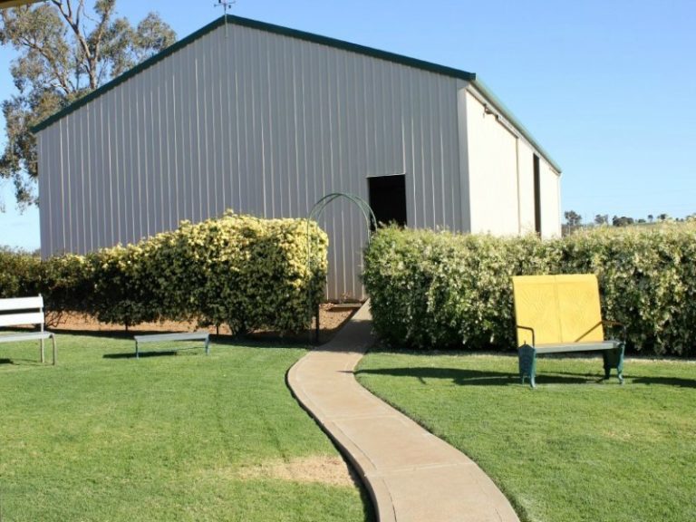 8 Evatt Street, Temora NSW 2666 - photo 18