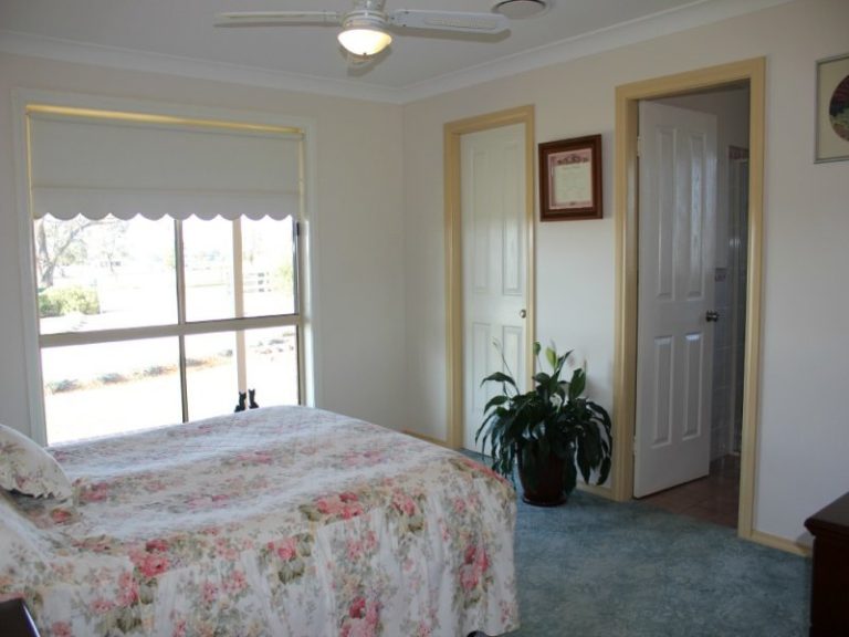8 Evatt Street, Temora NSW 2666 - photo 6