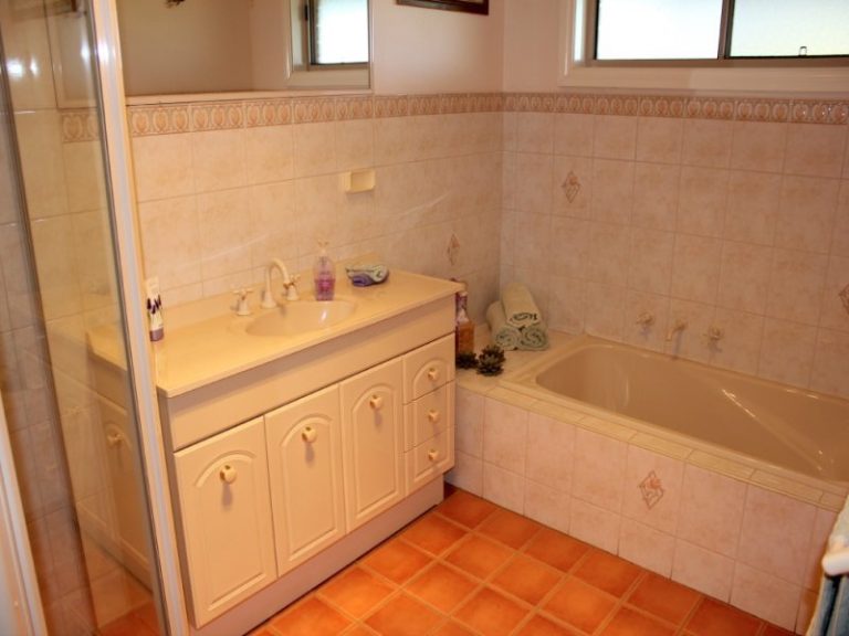 8 Evatt Street, Temora NSW 2666 - photo 7