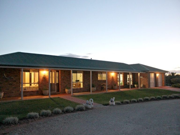 8 Evatt Street, Temora