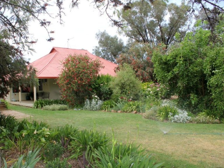 6604 Young Road, Temora