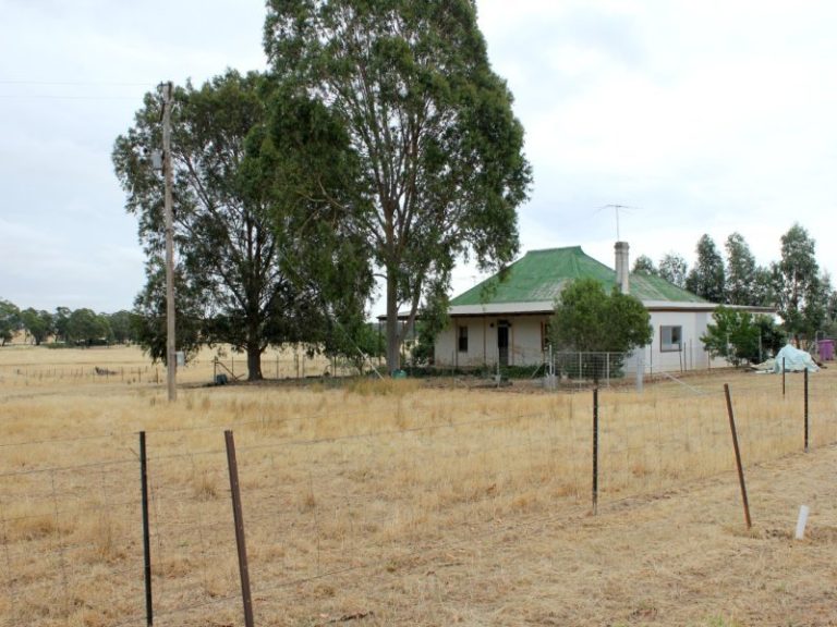 6410 Burley Griffin Way, Temora NSW 2666 - photo 16