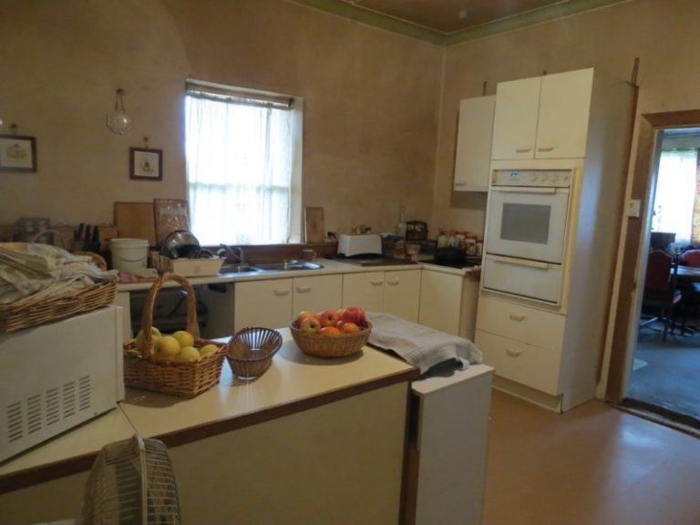 6410 Burley Griffin Way, Temora NSW 2666 - photo 10