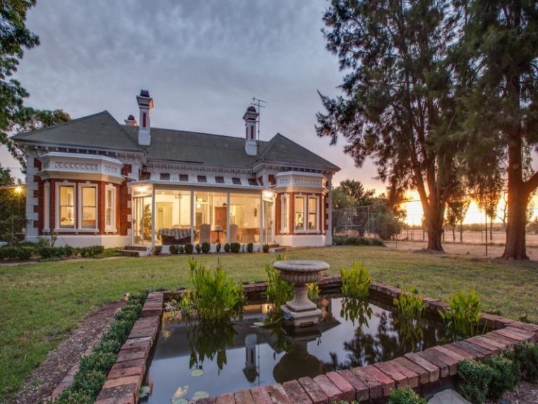 12 Pioneer Avenue, Wagga Wagga NSW 2650 - McGrath Riverina