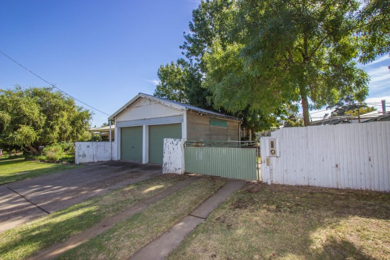 30 Midgeon Street, Narrandera NSW 2700 - photo 12