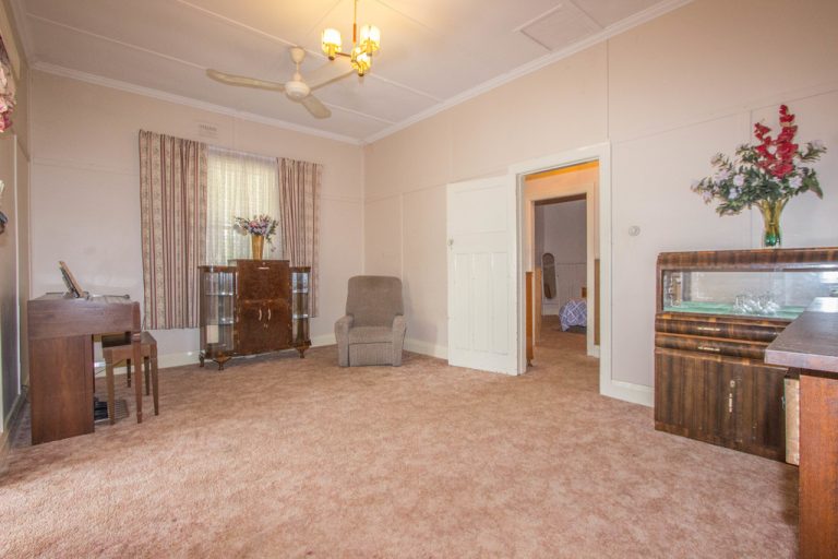 30 Midgeon Street, Narrandera NSW 2700 - photo 3