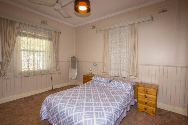 30 Midgeon Street, Narrandera NSW 2700 - photo 4