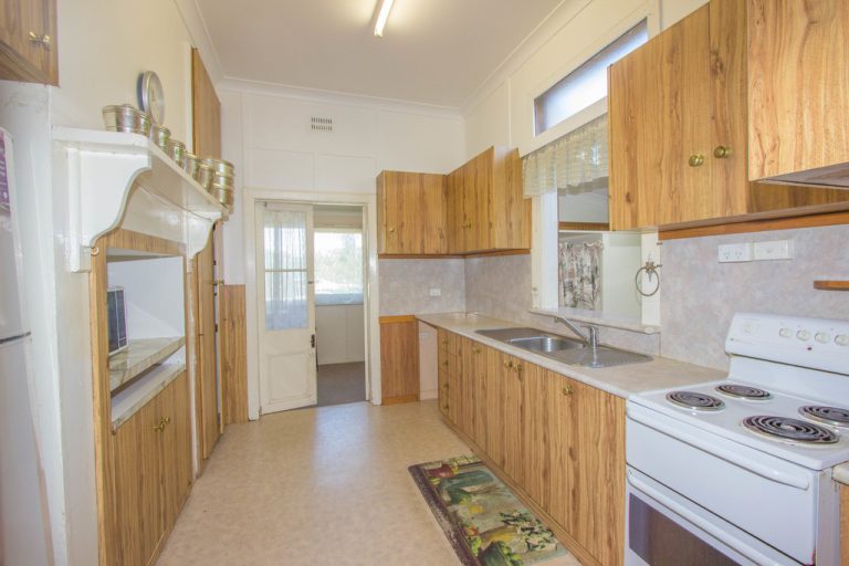 30 Midgeon Street, Narrandera NSW 2700 - photo 6