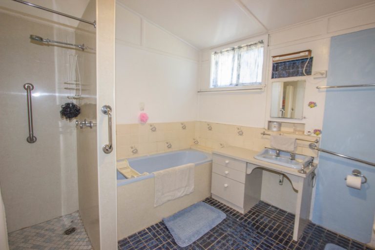 30 Midgeon Street, Narrandera NSW 2700 - photo 8