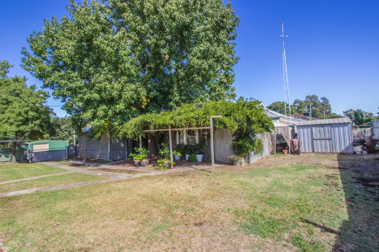 30 Midgeon Street, Narrandera NSW 2700 - photo 9
