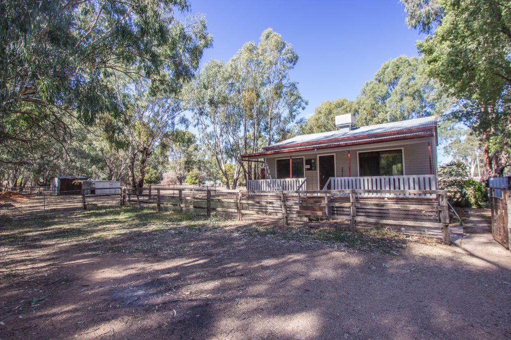 100 Oak Bank Street, Narrandera NSW 2700 - photo 2