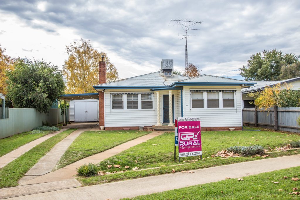 31 Victoria Avenue, Narrandera NSW 2700 - photo 2