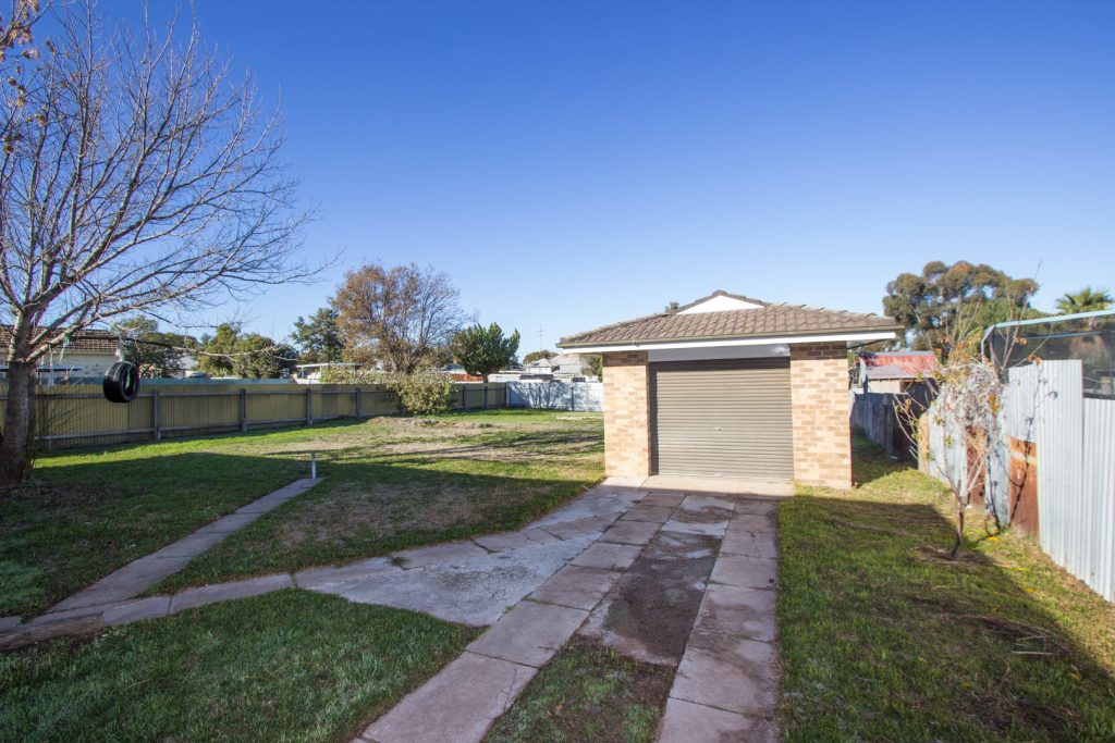 8 Frank Street, Narrandera NSW 2700 - photo 11