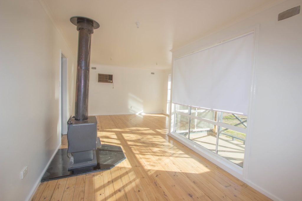 8 Frank Street, Narrandera NSW 2700 - photo 5