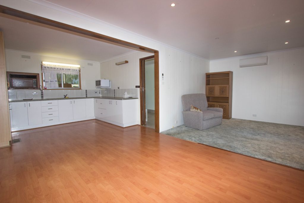 73 Melbourne Street, Narrandera NSW 2700 - photo 5