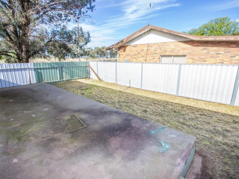 4 Lightwood Street, Leeton NSW 2705 - photo 11