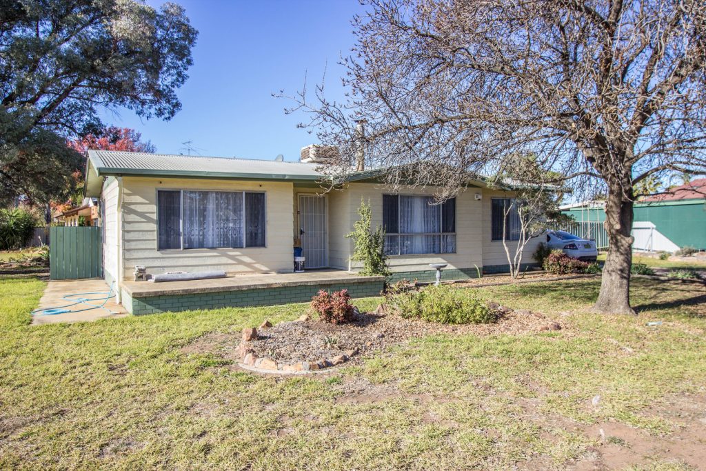 4 Lightwood Street, Leeton NSW 2705 - McGrath Riverina