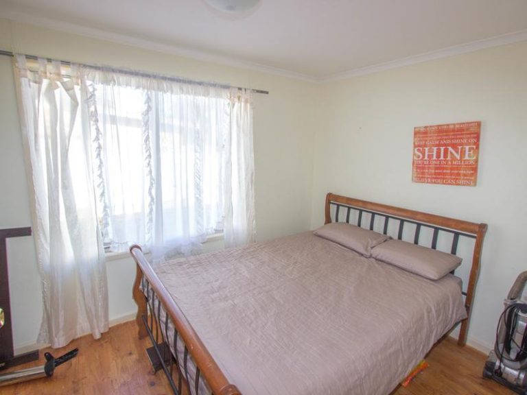4 Lightwood Street, Leeton NSW 2705 - photo 8