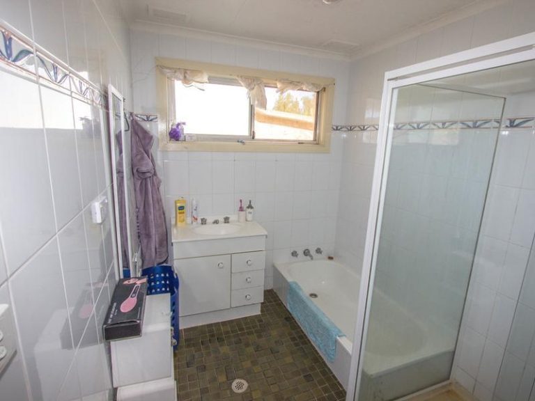 4 Lightwood Street, Leeton NSW 2705 - photo 9