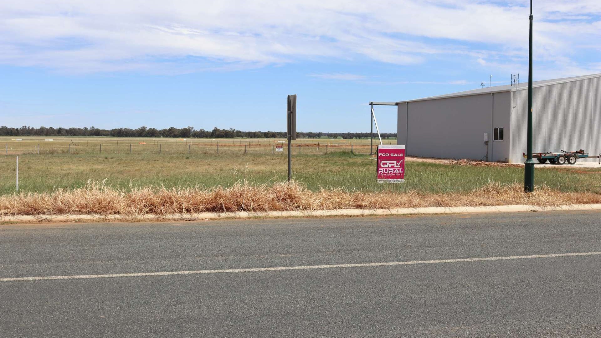 98 Airport Street, Temora NSW 2666 - photo 4