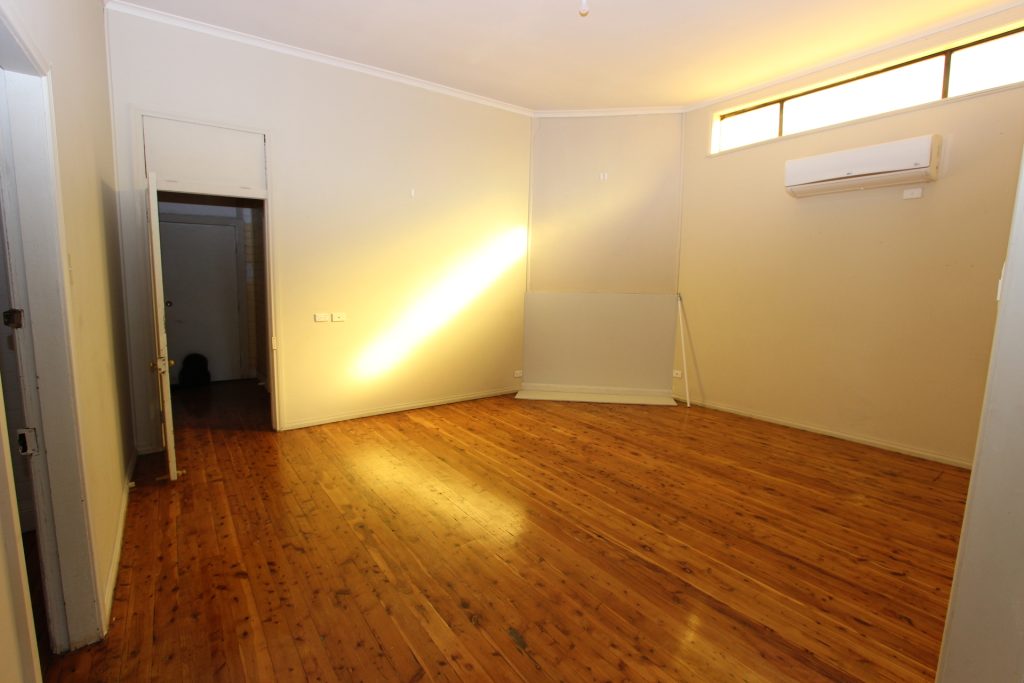 105 Hoskins Street, Temora NSW 2666 - photo 2