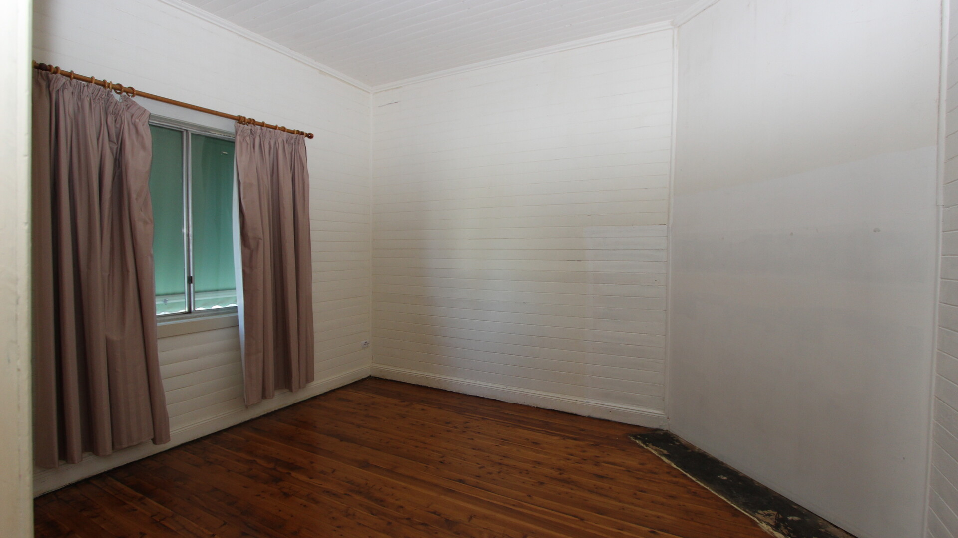 105 Hoskins Street, Temora NSW 2666 - photo 11