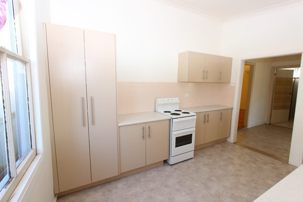 105 Hoskins Street, Temora NSW 2666 - photo 4