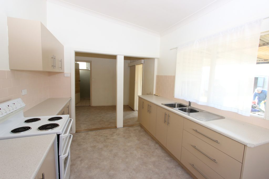 105 Hoskins Street, Temora NSW 2666 - photo 5