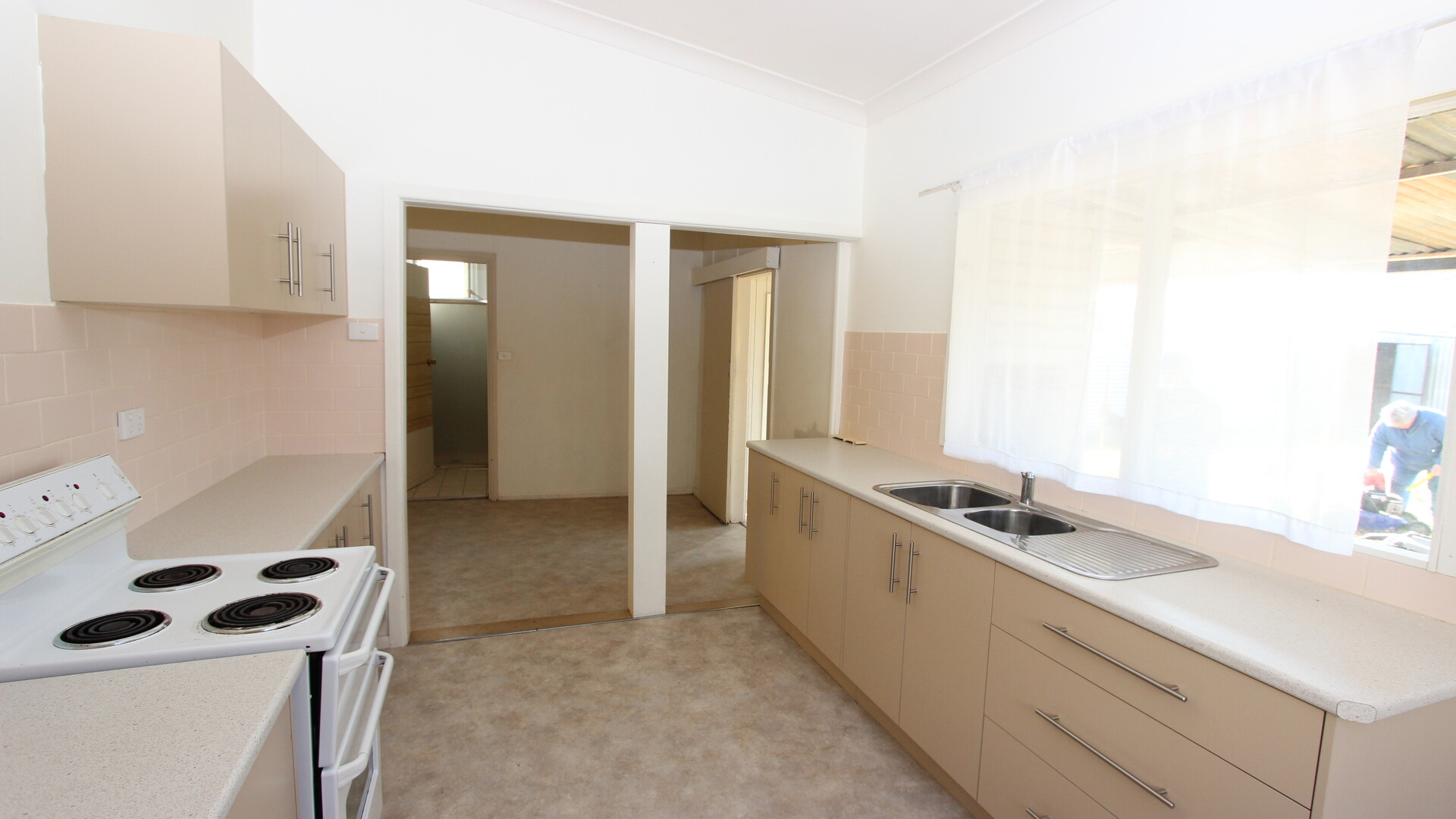 105 Hoskins Street, Temora NSW 2666 - photo 5