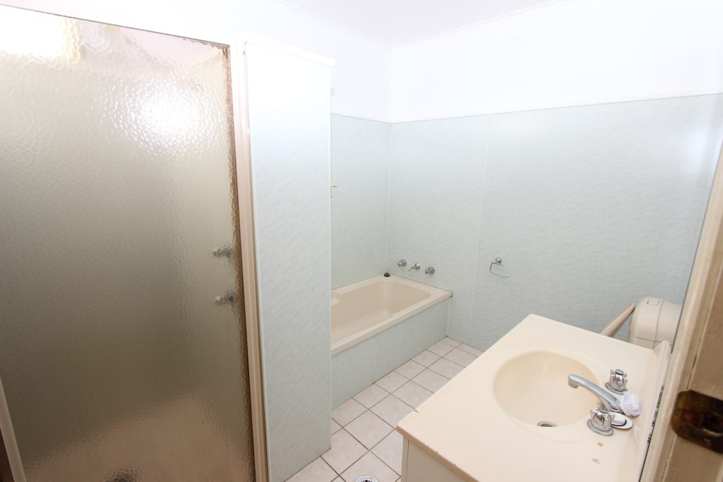 105 Hoskins Street, Temora NSW 2666 - photo 6