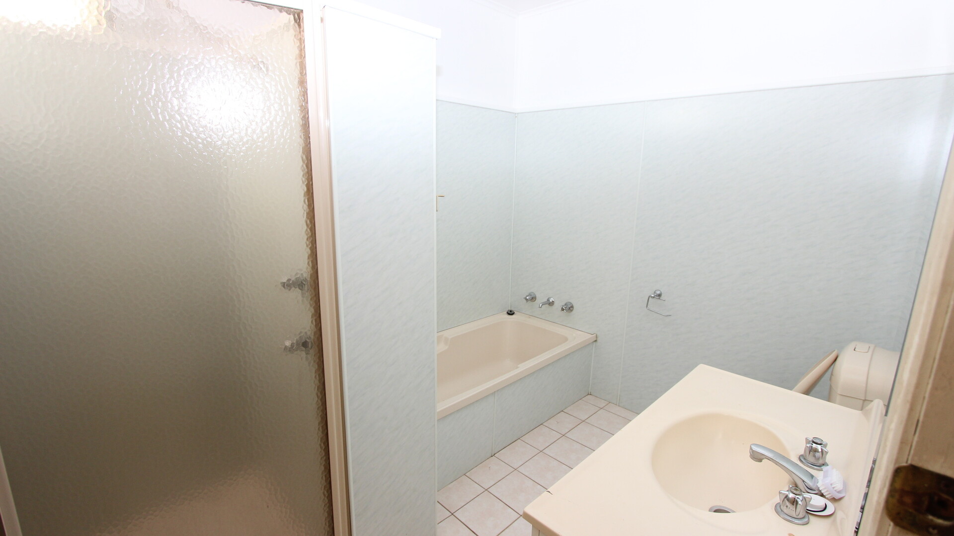 105 Hoskins Street, Temora NSW 2666 - photo 6