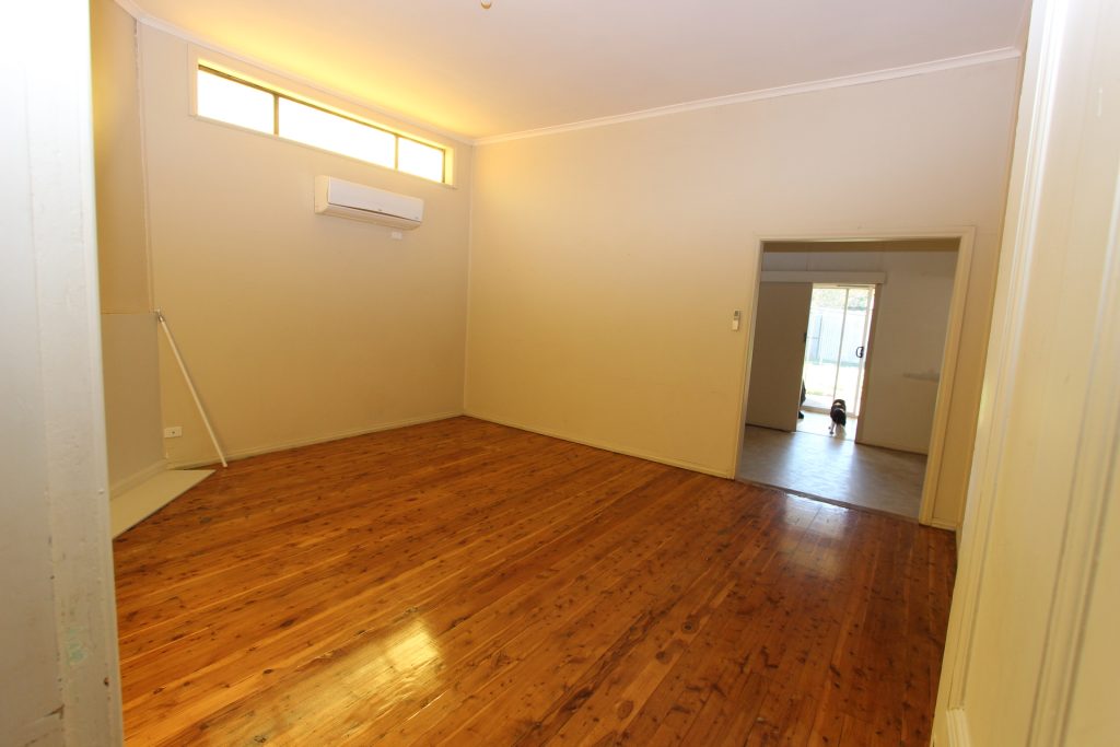 105 Hoskins Street, Temora NSW 2666 - photo 7