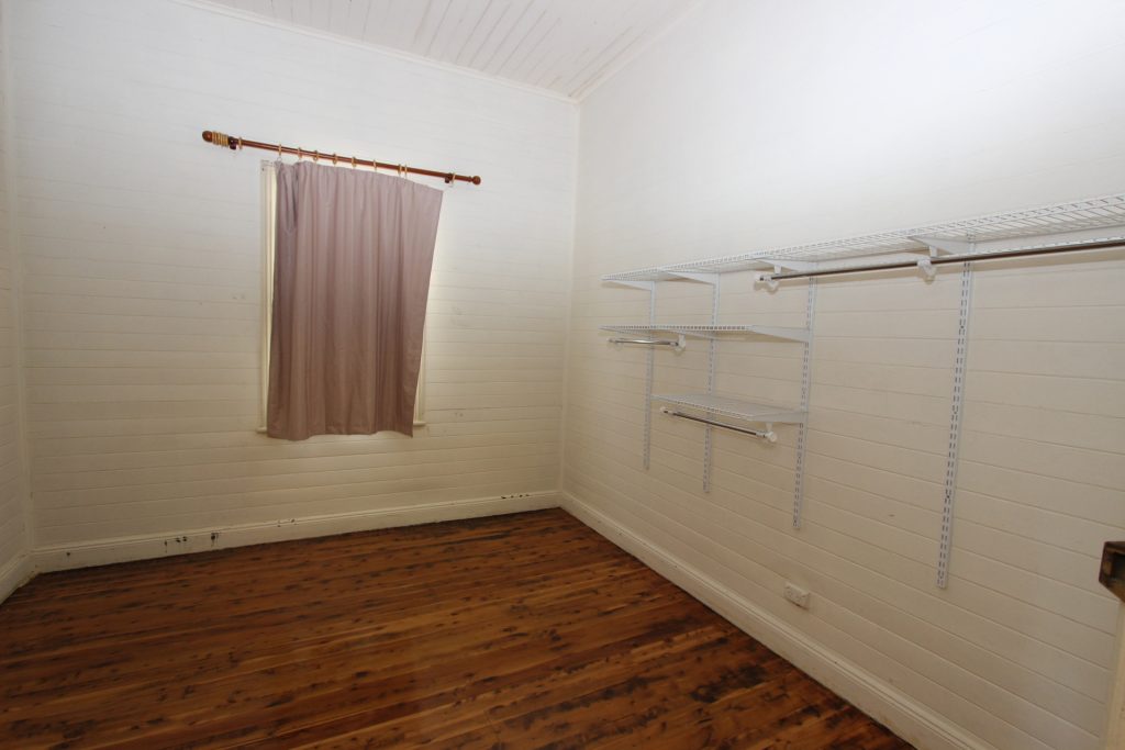 105 Hoskins Street, Temora NSW 2666 - photo 8