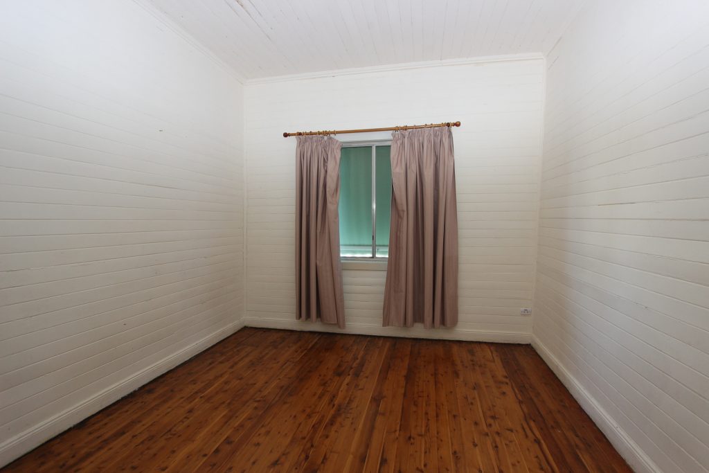 105 Hoskins Street, Temora NSW 2666 - photo 9