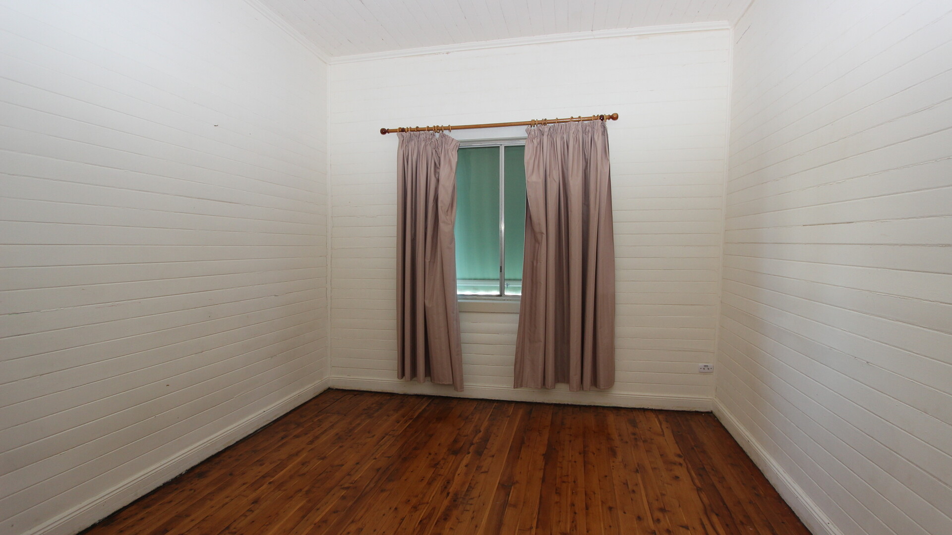 105 Hoskins Street, Temora NSW 2666 - photo 9